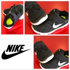 Nike sneakers size 9 - great condition!!!!